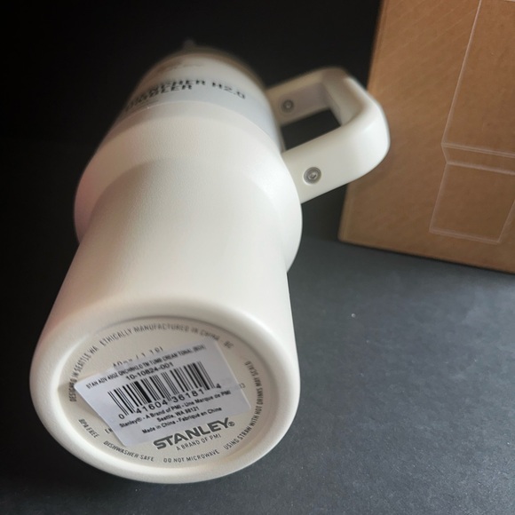 Stanley White Tumbler with Handle - Picture 4 of 6